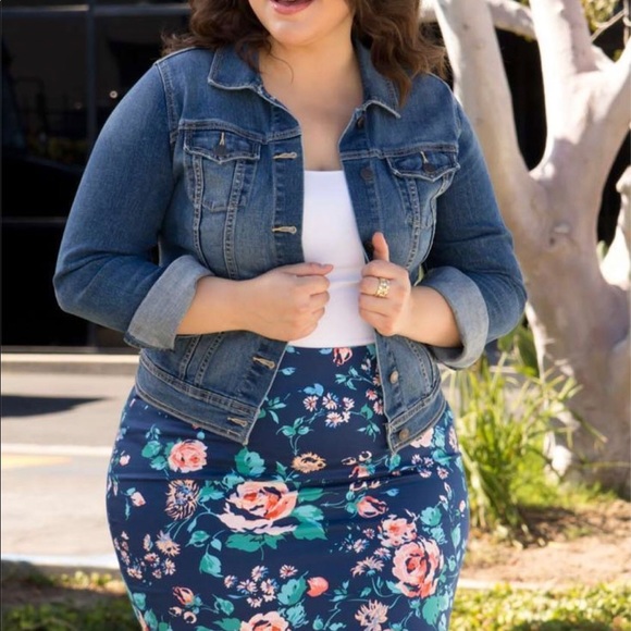 💼🌸🐝LulaRoe Feather Print Cassie Pencil Skirt💕 - Picture 5 of 10